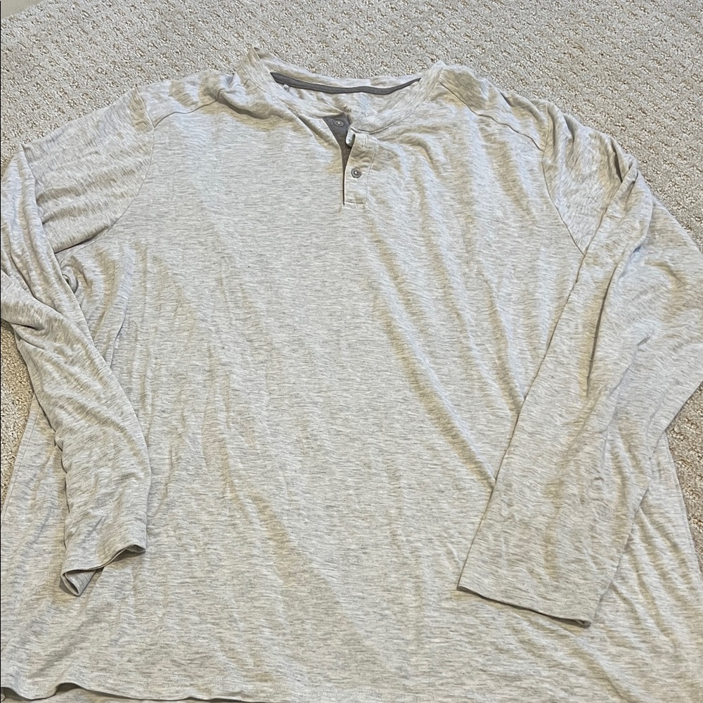 The Southern Shirt Company Light Gray Long Sleeve Henley